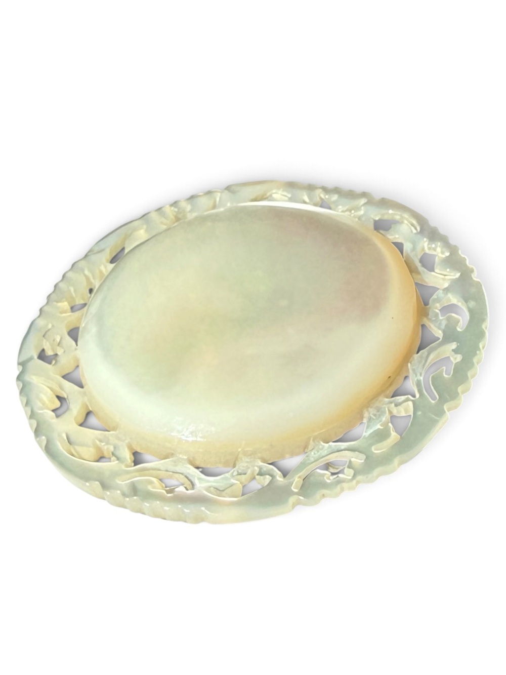 Vintage 1940s–1950s Mother Of Pearl Brooch,  Mid‑Century C‑Clasp - Picture 6 of 12
